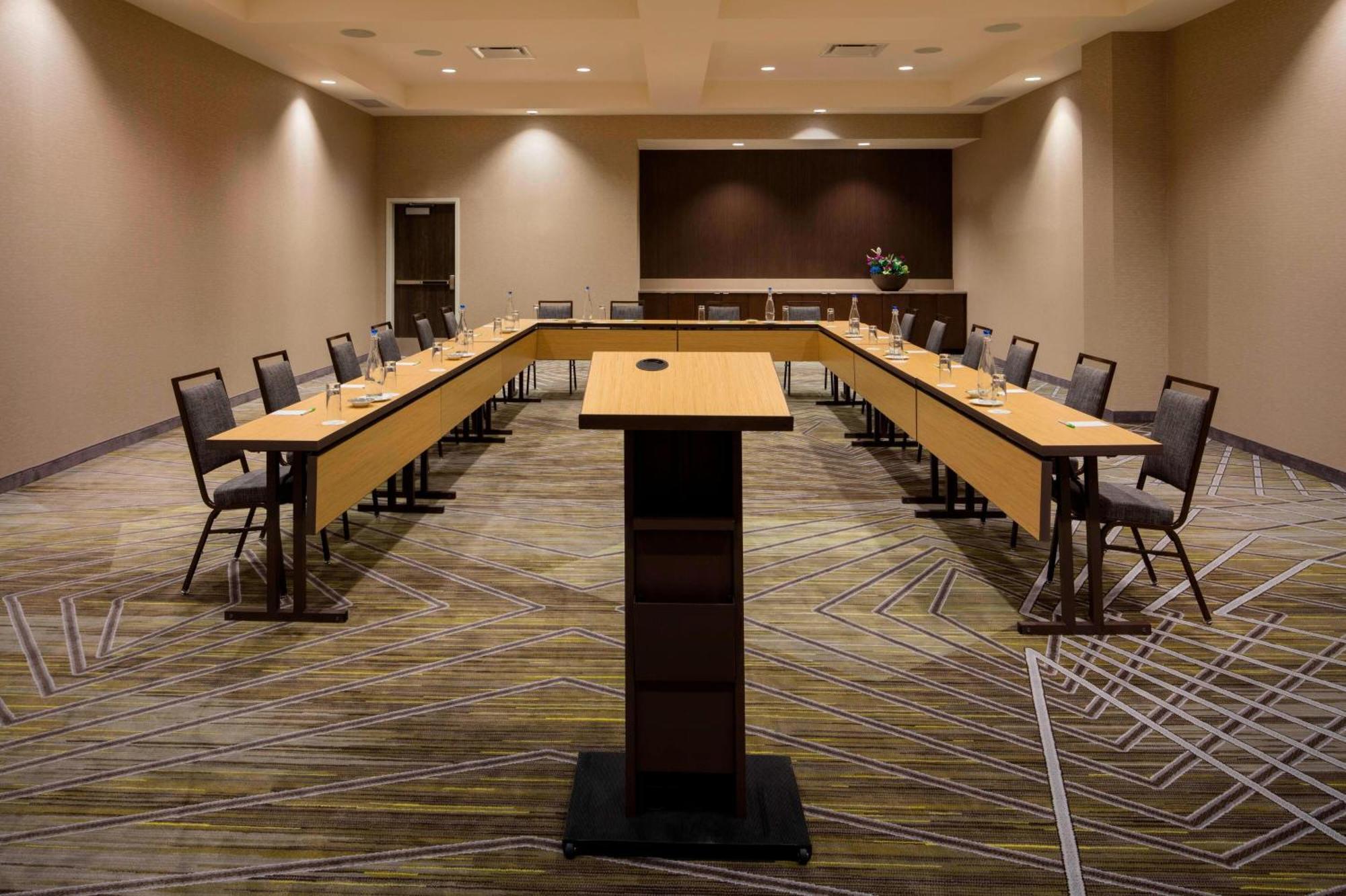 Courtyard By Marriott Prince George Exterior photo