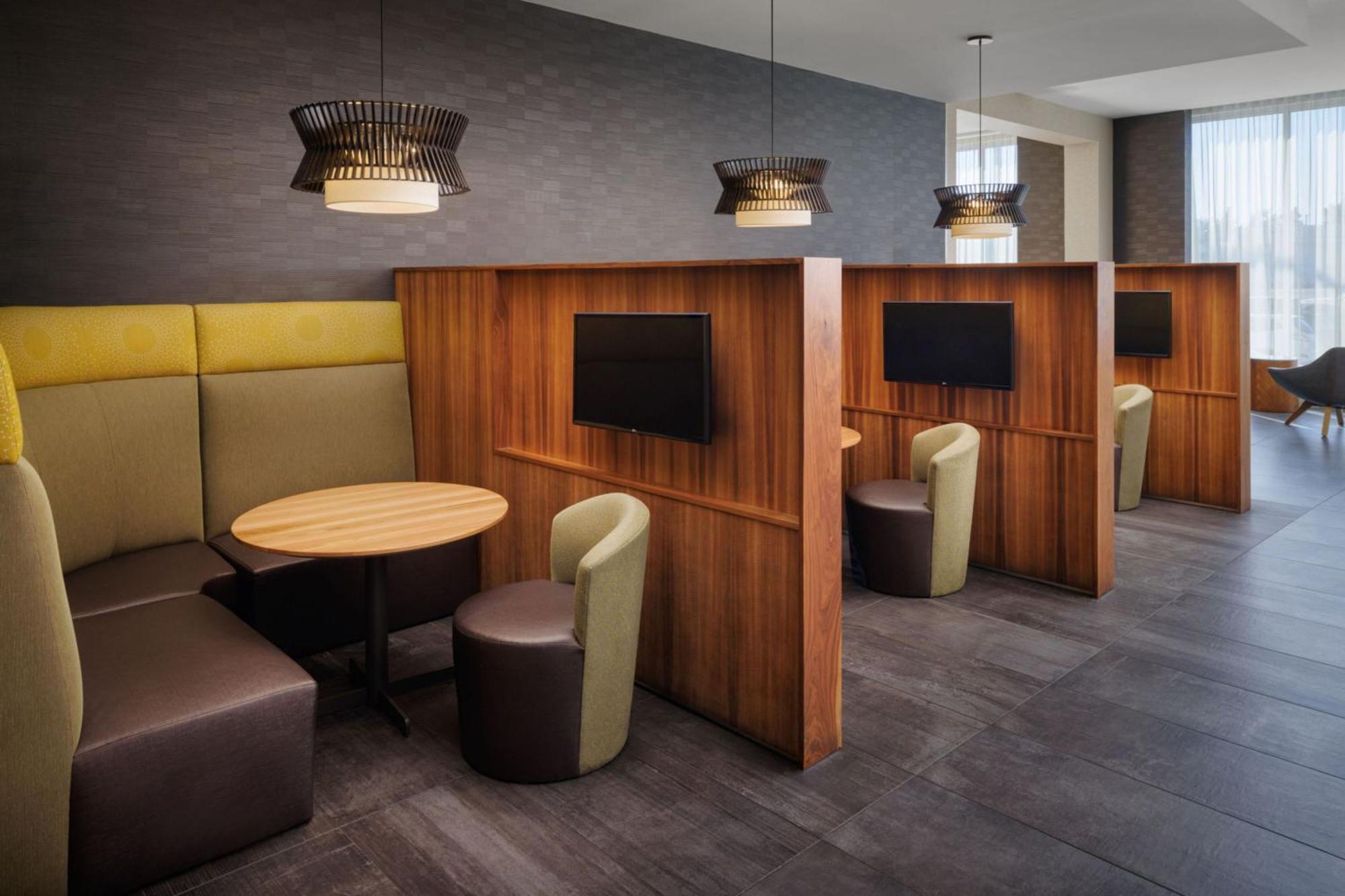 Courtyard By Marriott Prince George Exterior photo