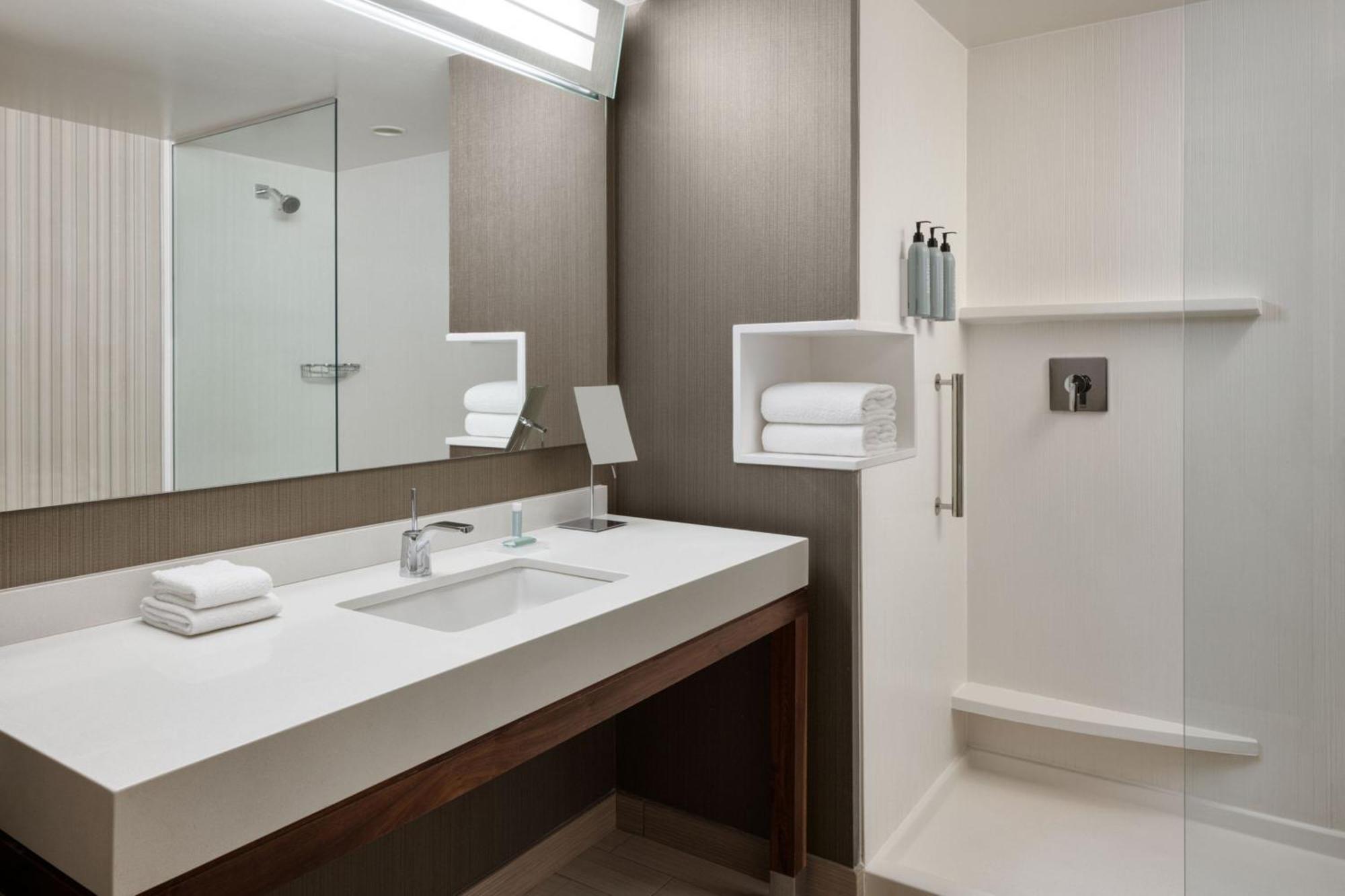 Courtyard By Marriott Prince George Exterior photo