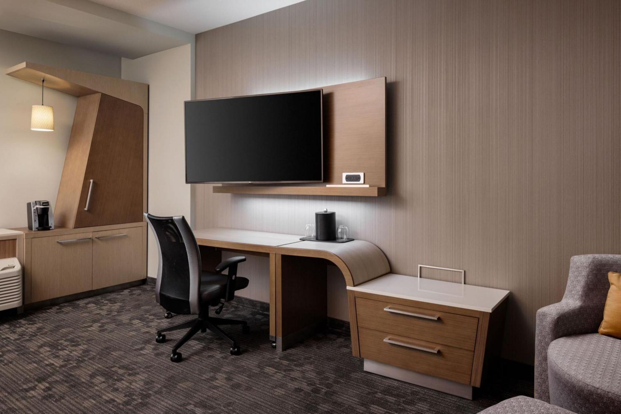 Courtyard By Marriott Prince George Exterior photo