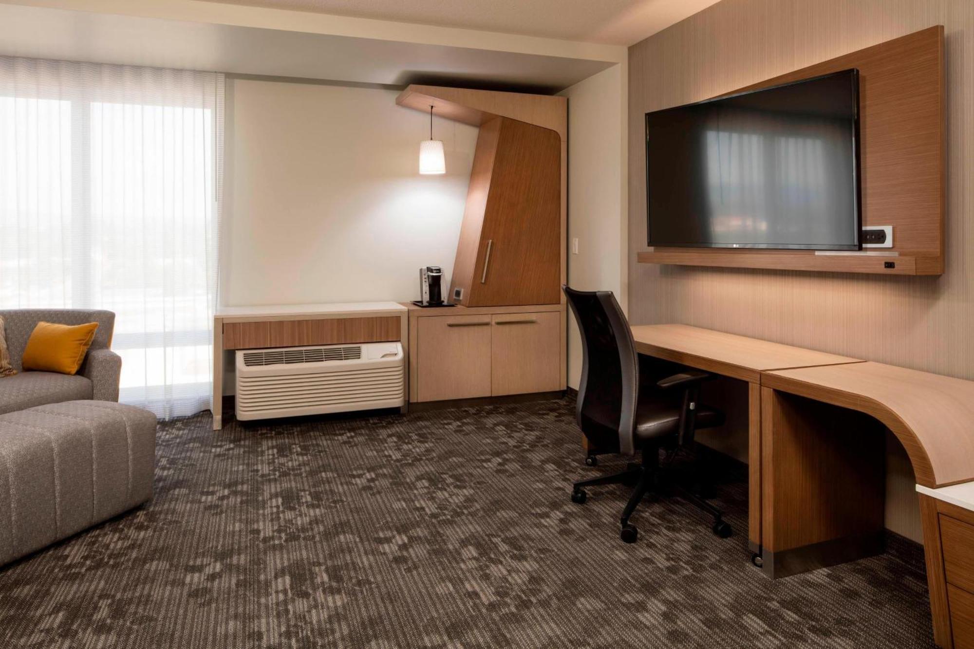 Courtyard By Marriott Prince George Exterior photo
