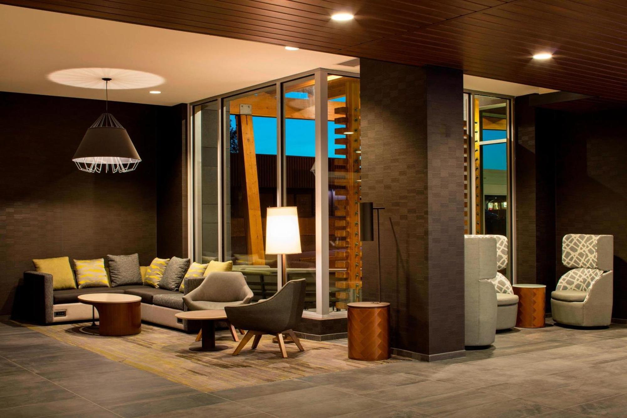 Courtyard By Marriott Prince George Exterior photo